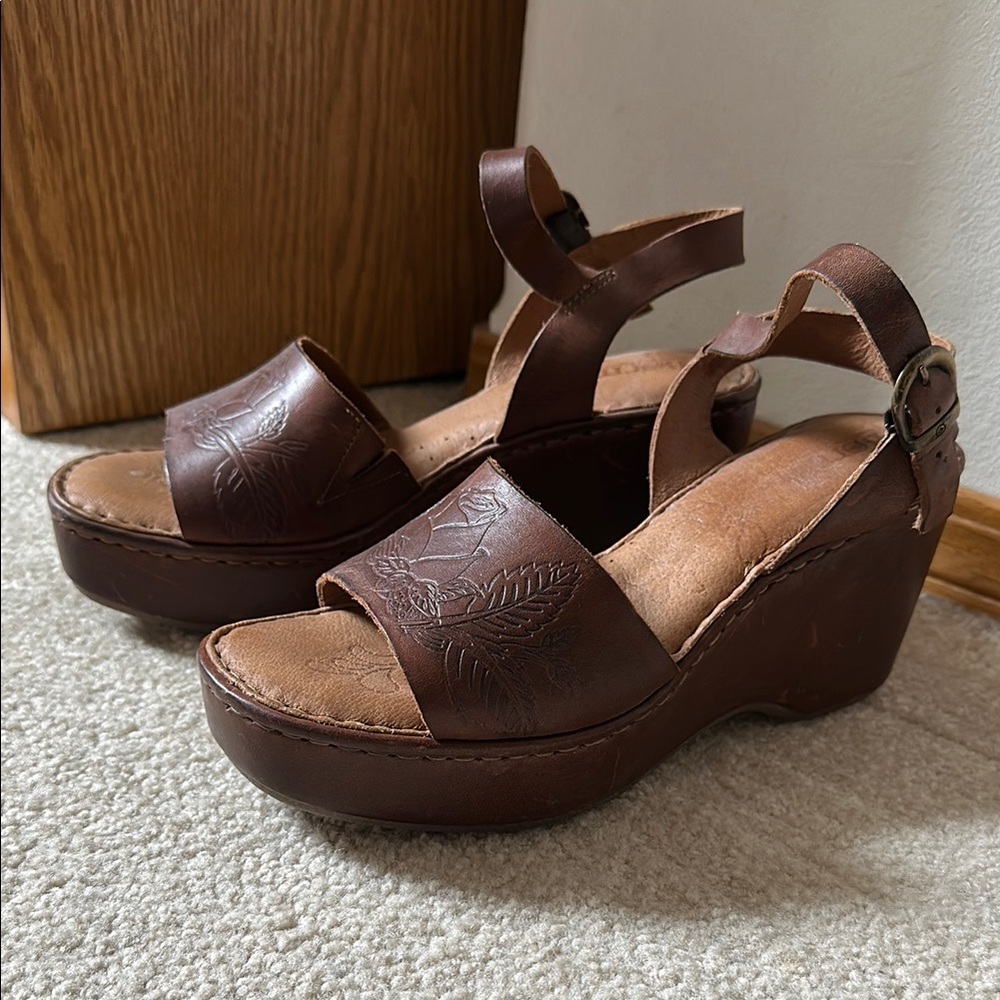 Born women’s platform sandals, size 9. NEW without tags